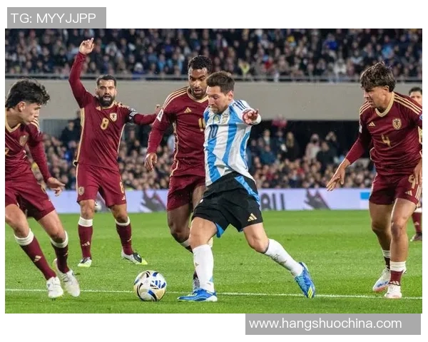 足球明星背影高清照片展现运动魅力与个性风采的完美瞬间